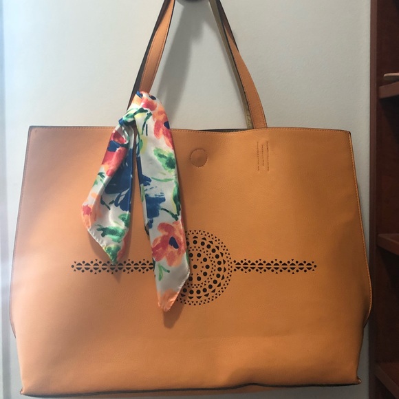 Handbags - Beach/Travel Bag w/Scarf